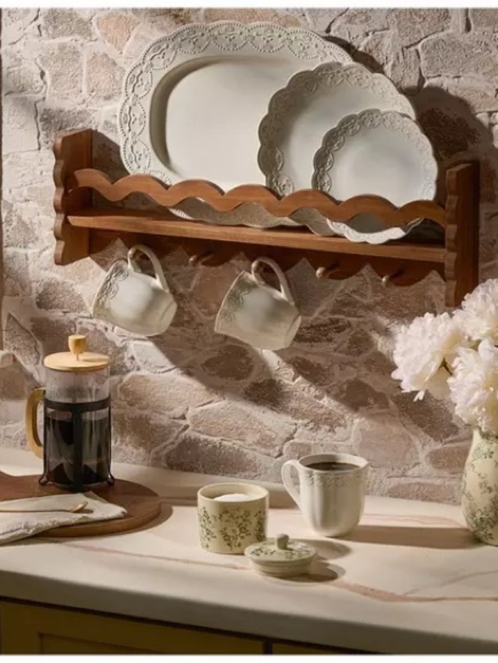 Kinkeeping Brown Wood Plate and Mug Rack